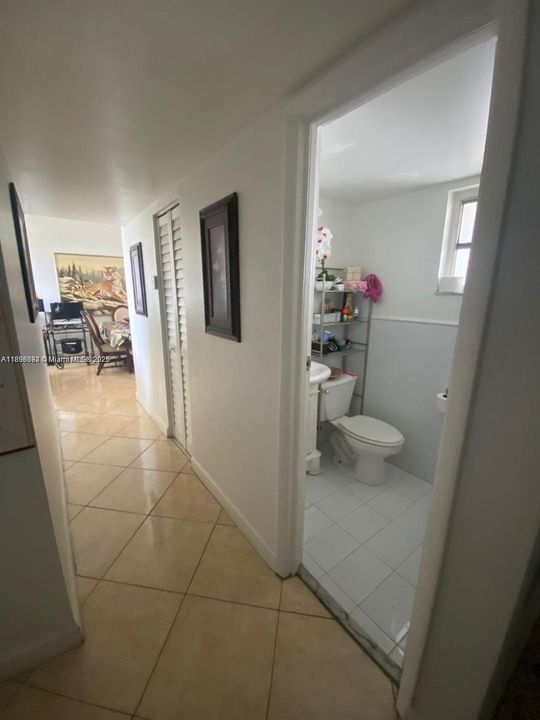 For Rent: $2,300 (2 beds, 1 baths, 900 Square Feet)