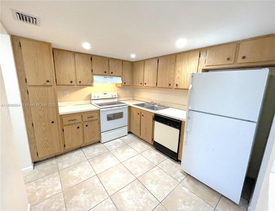 En Venta: $209,995 (2 camas, 2 baños, 912 Pies cuadrados)