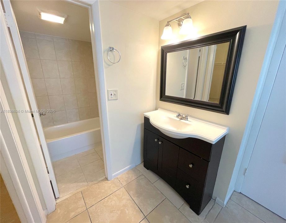 En Venta: $209,995 (2 camas, 2 baños, 912 Pies cuadrados)