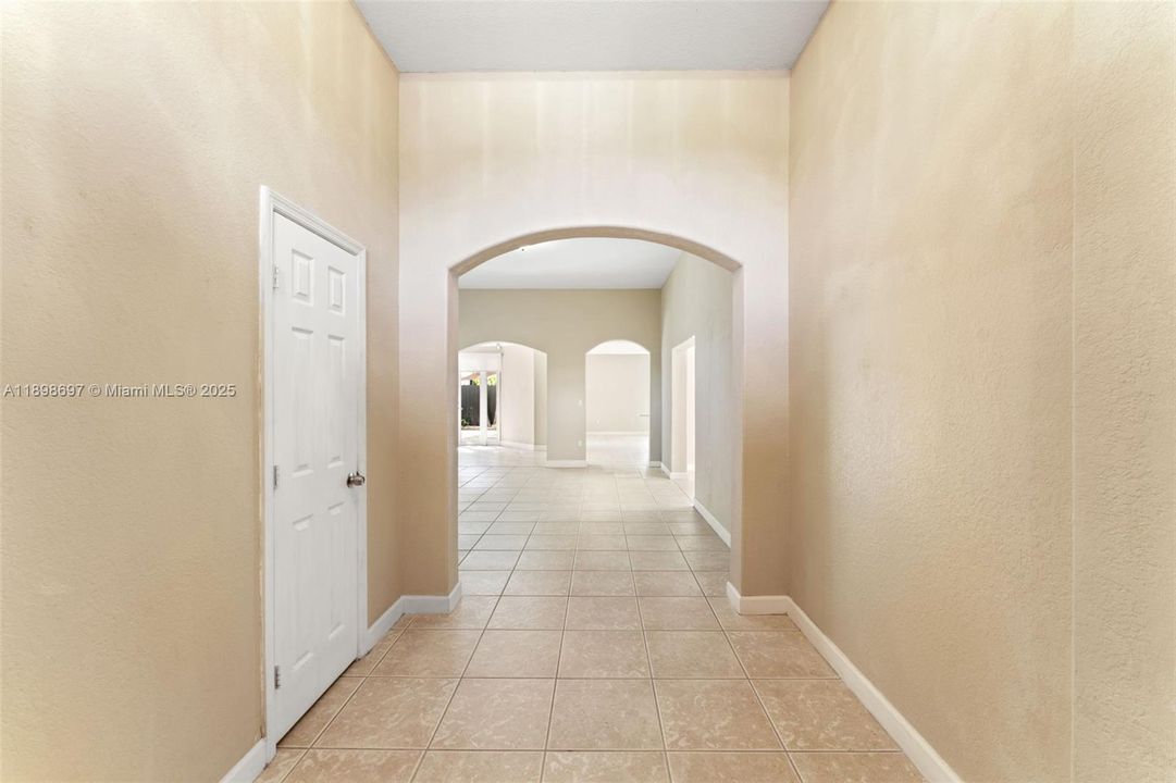 Recently Sold: $735,000 (3 beds, 2 baths, 1915 Square Feet)