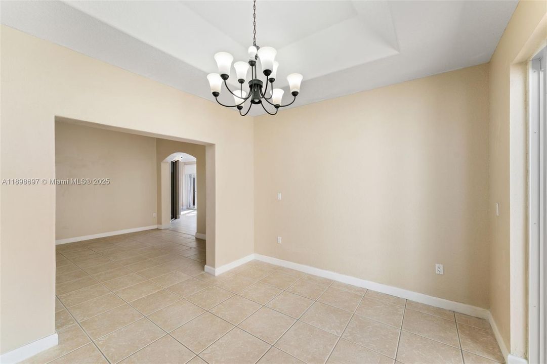 Recently Sold: $735,000 (3 beds, 2 baths, 1915 Square Feet)