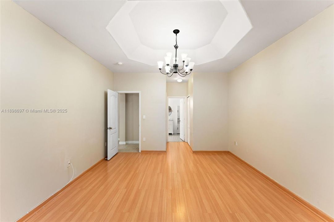 Recently Sold: $735,000 (3 beds, 2 baths, 1915 Square Feet)