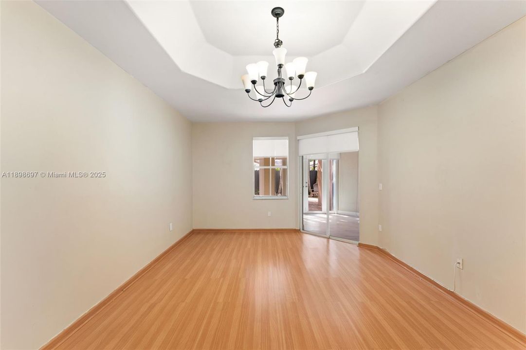 Recently Sold: $735,000 (3 beds, 2 baths, 1915 Square Feet)