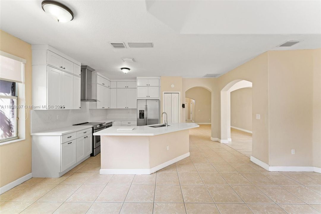 Recently Sold: $735,000 (3 beds, 2 baths, 1915 Square Feet)