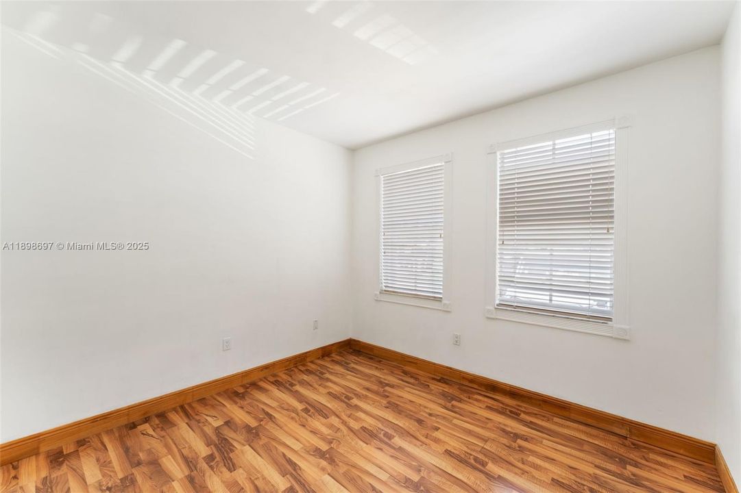 Recently Sold: $735,000 (3 beds, 2 baths, 1915 Square Feet)