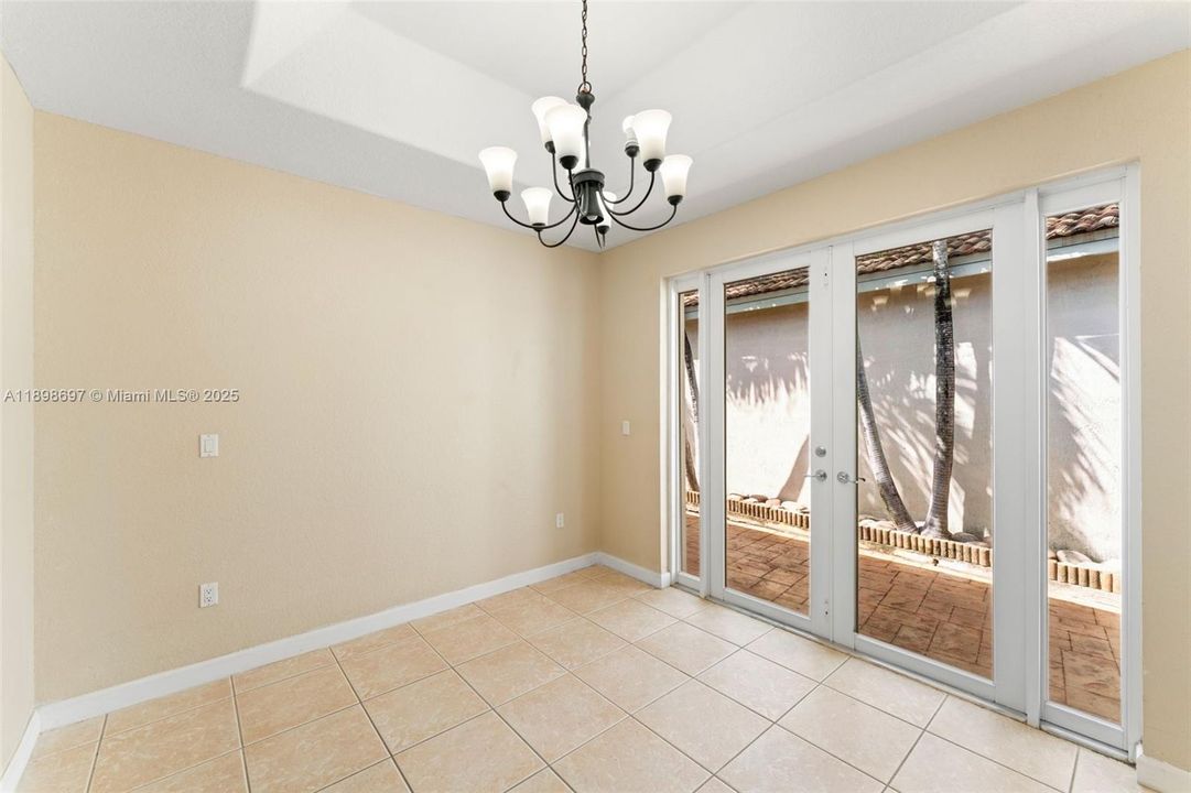 Recently Sold: $735,000 (3 beds, 2 baths, 1915 Square Feet)