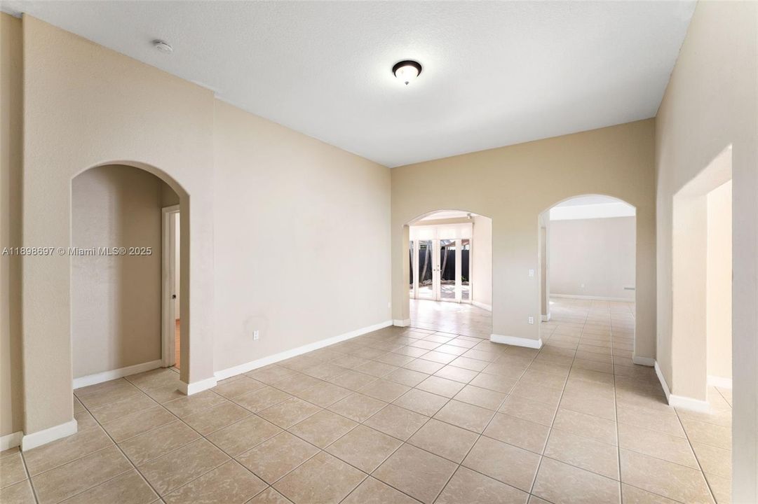 Recently Sold: $735,000 (3 beds, 2 baths, 1915 Square Feet)