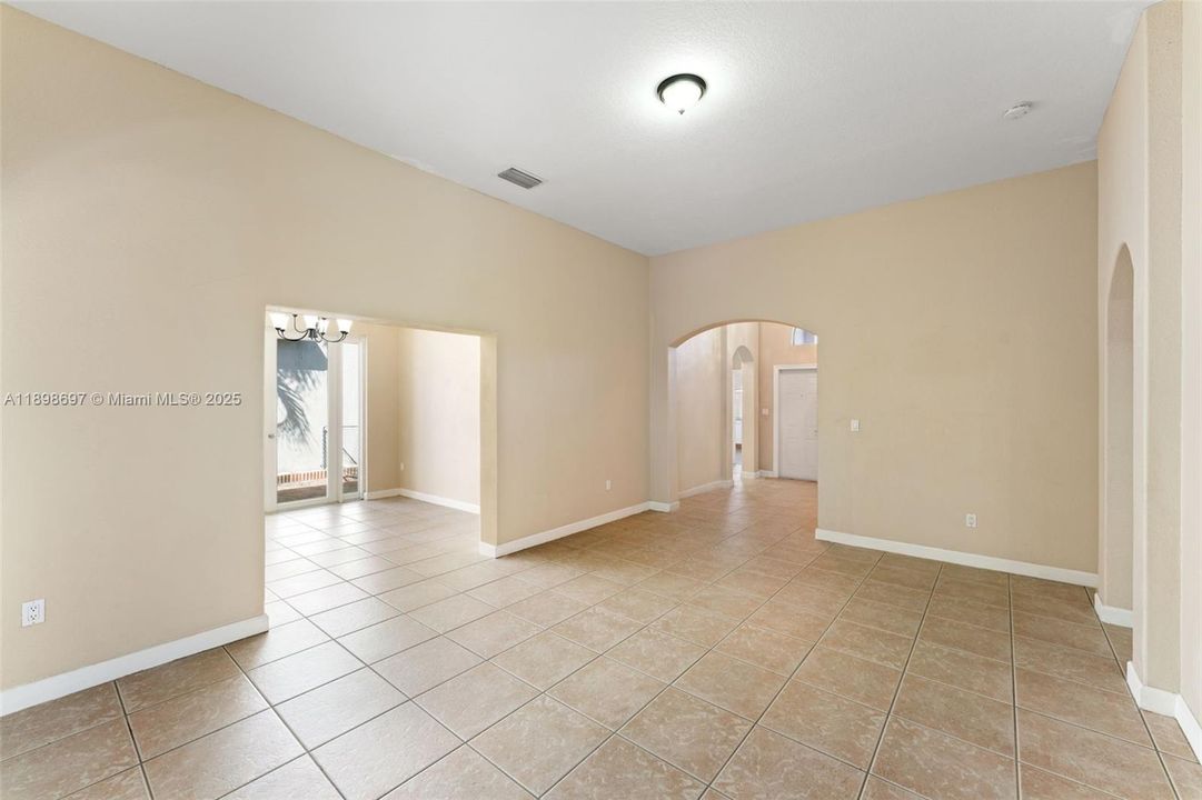 Recently Sold: $735,000 (3 beds, 2 baths, 1915 Square Feet)