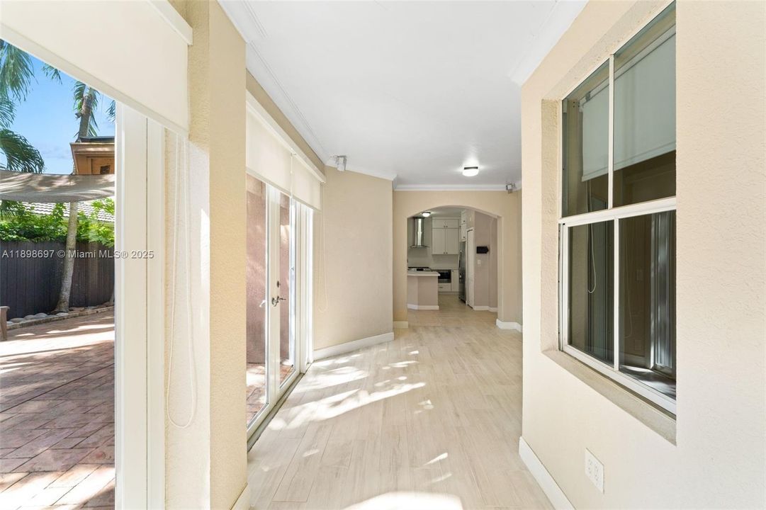 Recently Sold: $735,000 (3 beds, 2 baths, 1915 Square Feet)