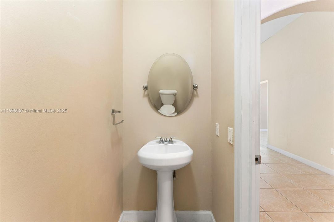 Recently Sold: $735,000 (3 beds, 2 baths, 1915 Square Feet)