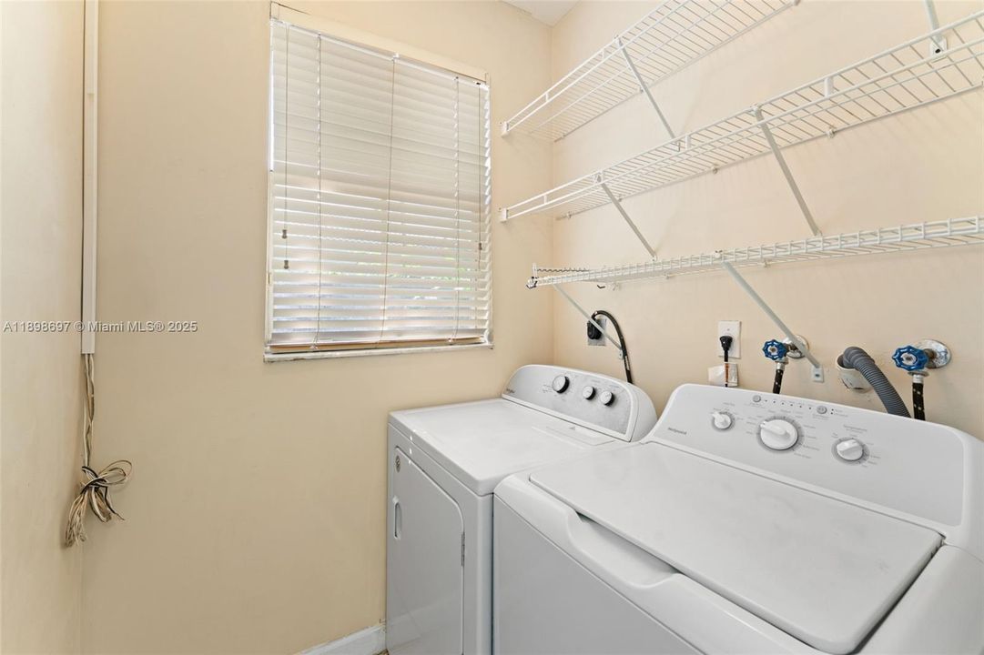 Recently Sold: $735,000 (3 beds, 2 baths, 1915 Square Feet)