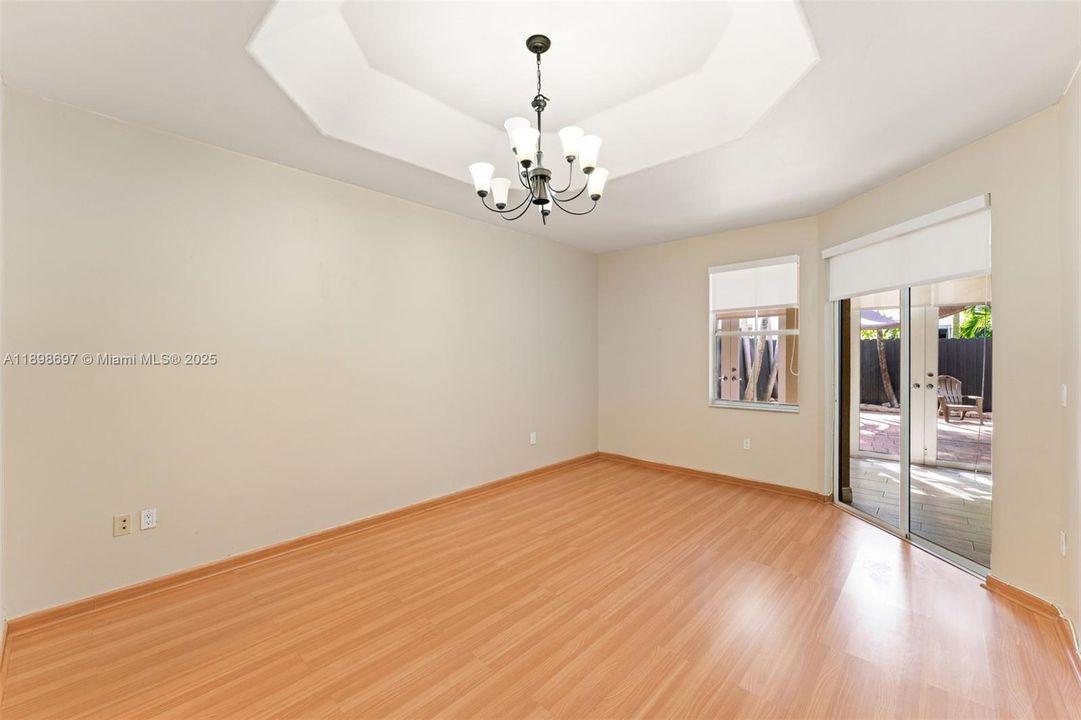 Recently Sold: $735,000 (3 beds, 2 baths, 1915 Square Feet)