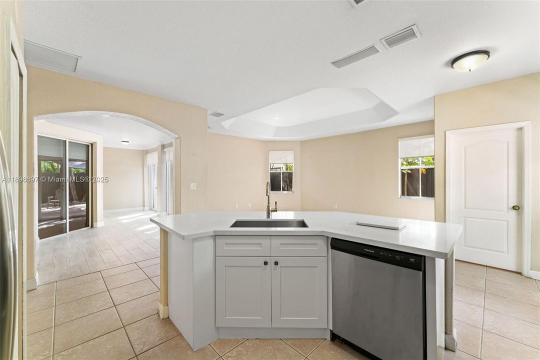 Recently Sold: $735,000 (3 beds, 2 baths, 1915 Square Feet)