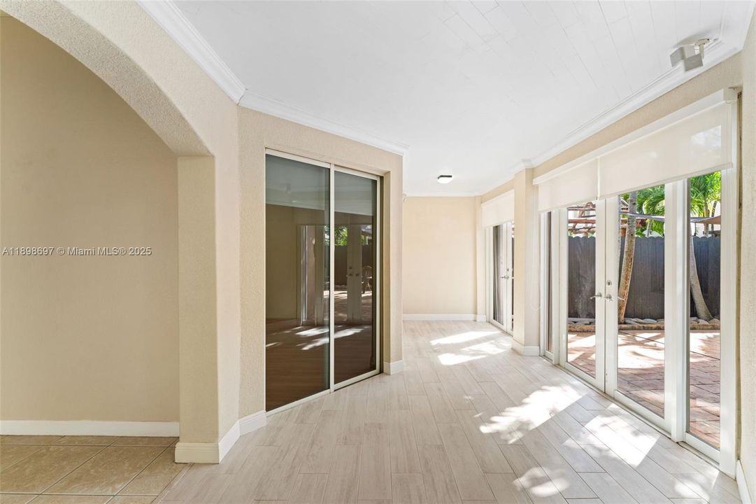 Recently Sold: $735,000 (3 beds, 2 baths, 1915 Square Feet)