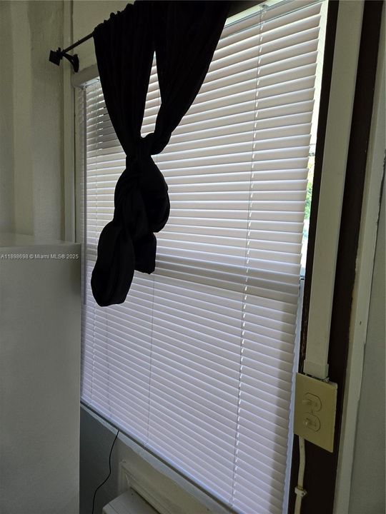 Active With Contract: $1,400 (0 beds, 1 baths, 0 Square Feet)