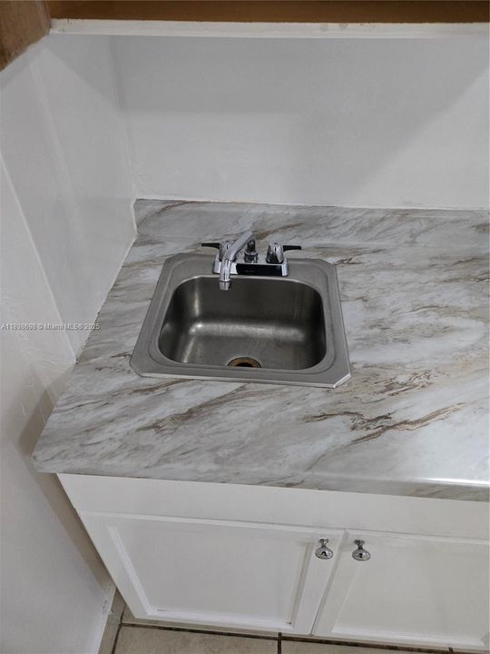 Active With Contract: $1,400 (0 beds, 1 baths, 0 Square Feet)