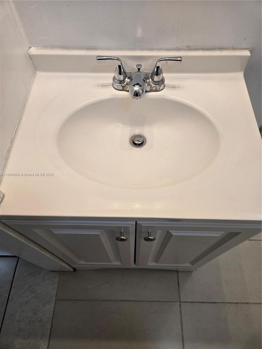 Active With Contract: $1,400 (0 beds, 1 baths, 0 Square Feet)