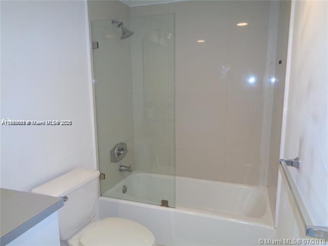 合同活跃: $2,170 (1 贝兹, 1 浴室, 1000 平方英尺)