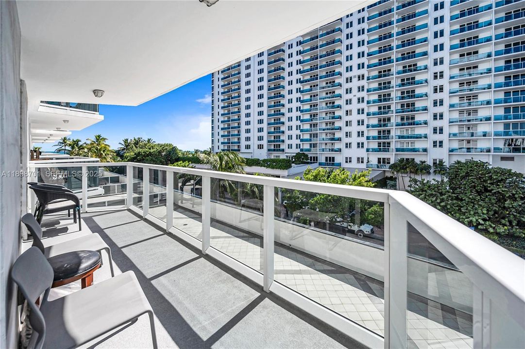 For Sale: $520,000 (1 beds, 2 baths, 1121 Square Feet)