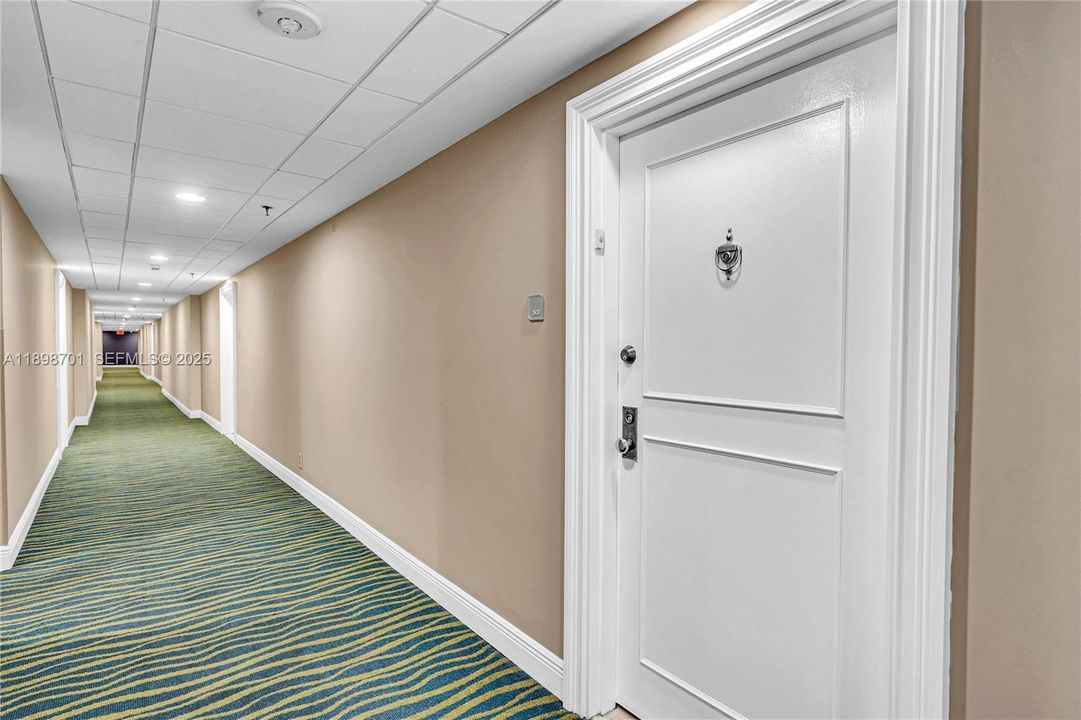 For Sale: $520,000 (1 beds, 2 baths, 1121 Square Feet)