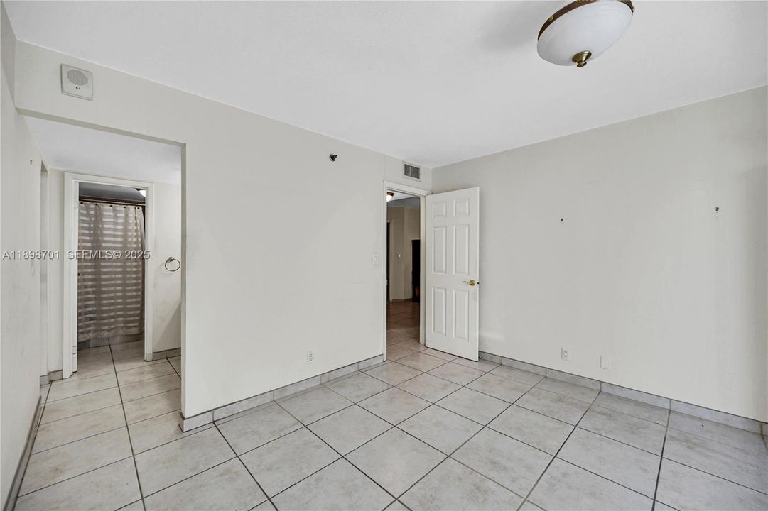 For Sale: $520,000 (1 beds, 2 baths, 1121 Square Feet)