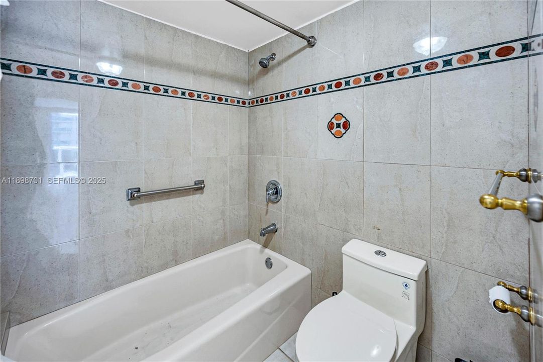 For Sale: $520,000 (1 beds, 2 baths, 1121 Square Feet)