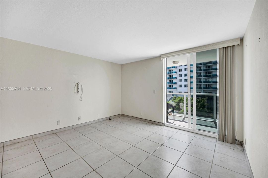 For Sale: $520,000 (1 beds, 2 baths, 1121 Square Feet)