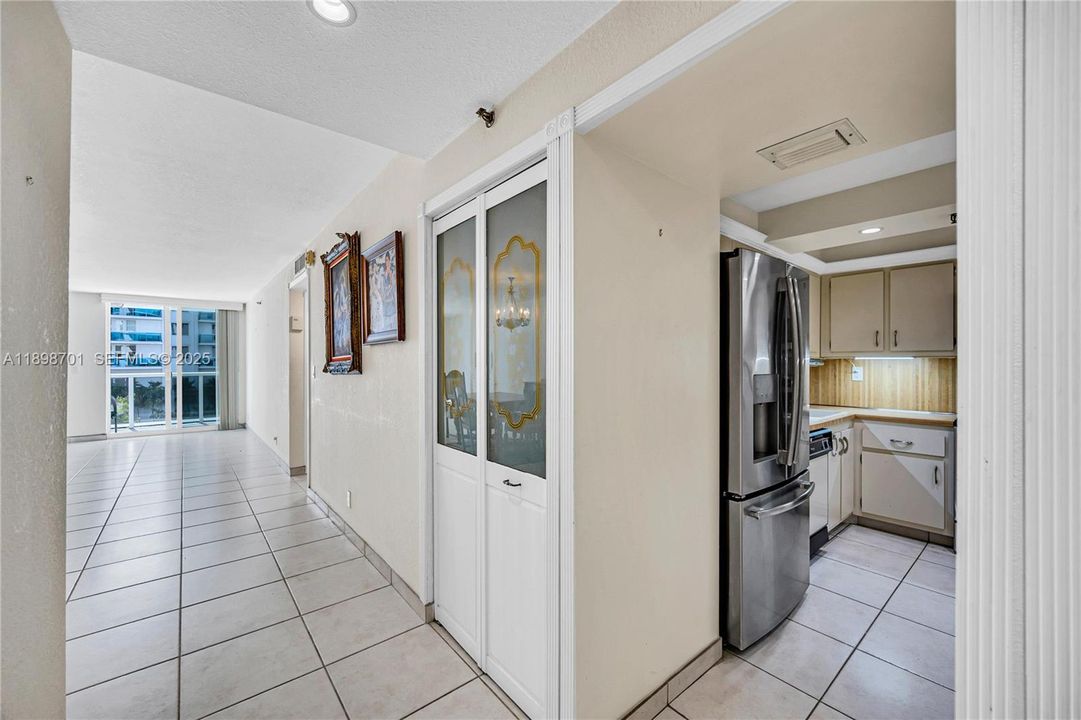 For Sale: $520,000 (1 beds, 2 baths, 1121 Square Feet)