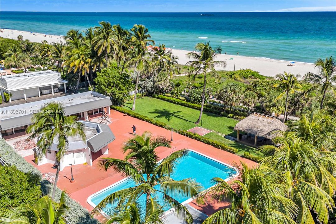 For Sale: $520,000 (1 beds, 2 baths, 1121 Square Feet)