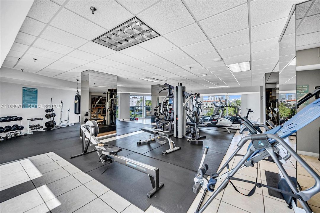 For Sale: $520,000 (1 beds, 2 baths, 1121 Square Feet)