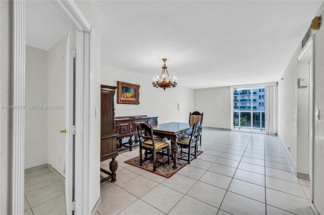 For Sale: $520,000 (1 beds, 2 baths, 1121 Square Feet)