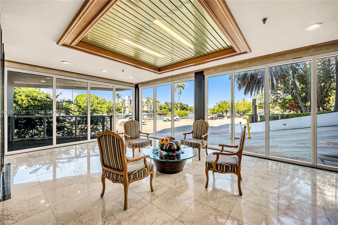 For Sale: $520,000 (1 beds, 2 baths, 1121 Square Feet)