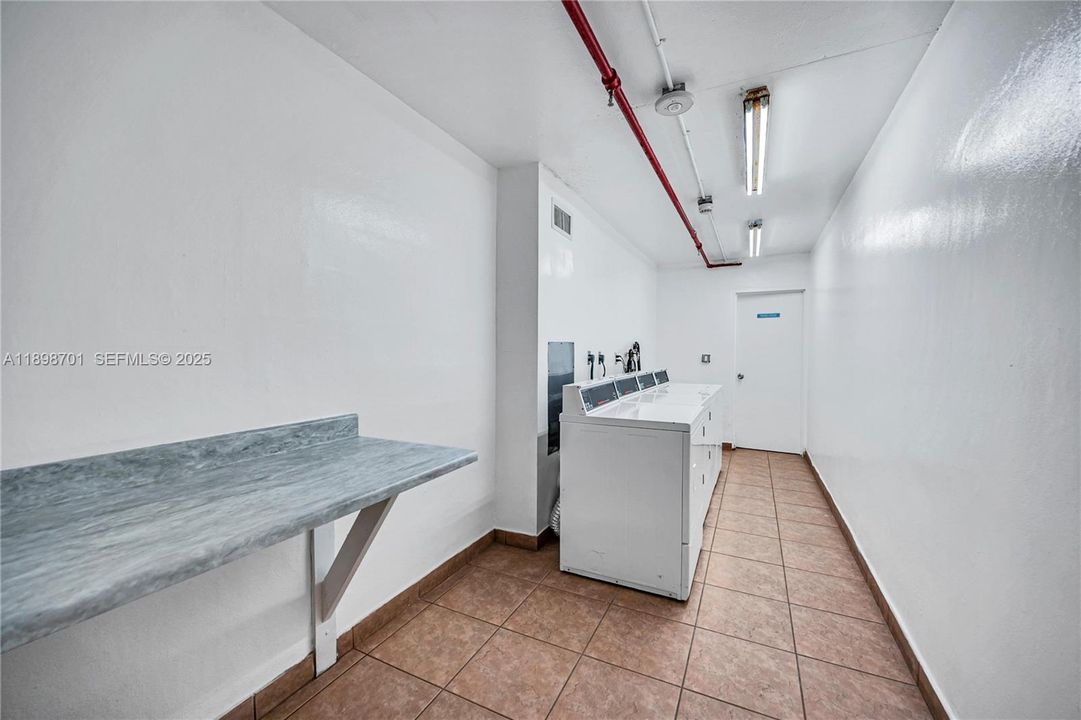For Sale: $520,000 (1 beds, 2 baths, 1121 Square Feet)