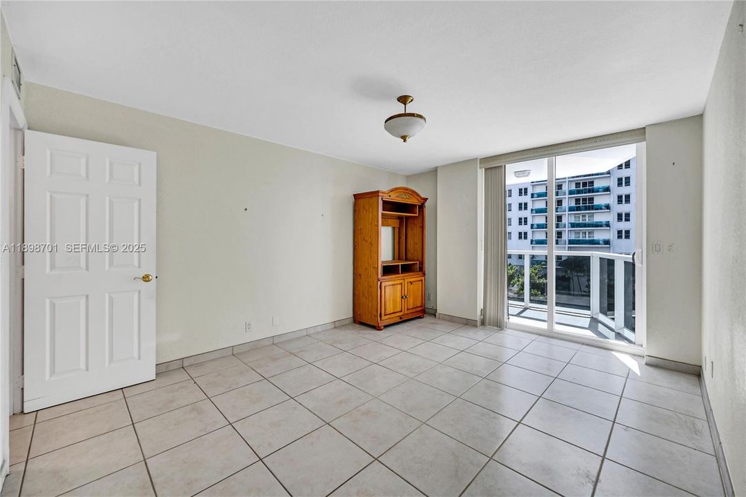 For Sale: $520,000 (1 beds, 2 baths, 1121 Square Feet)