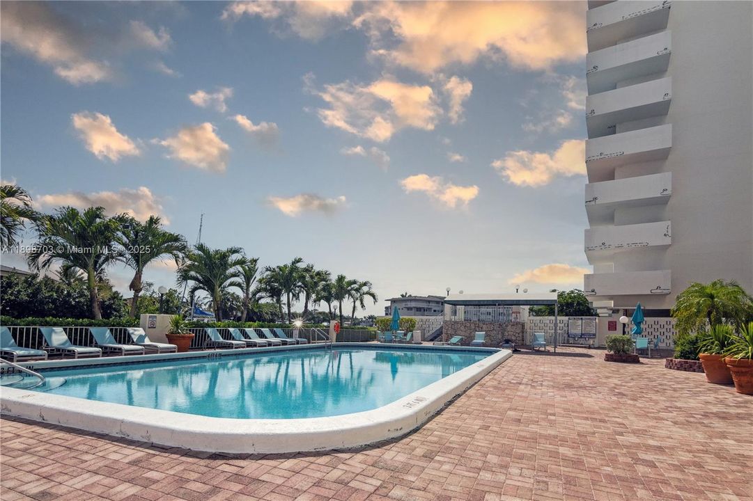 En Venta: $315,000 (2 camas, 2 baños, 1300 Pies cuadrados)