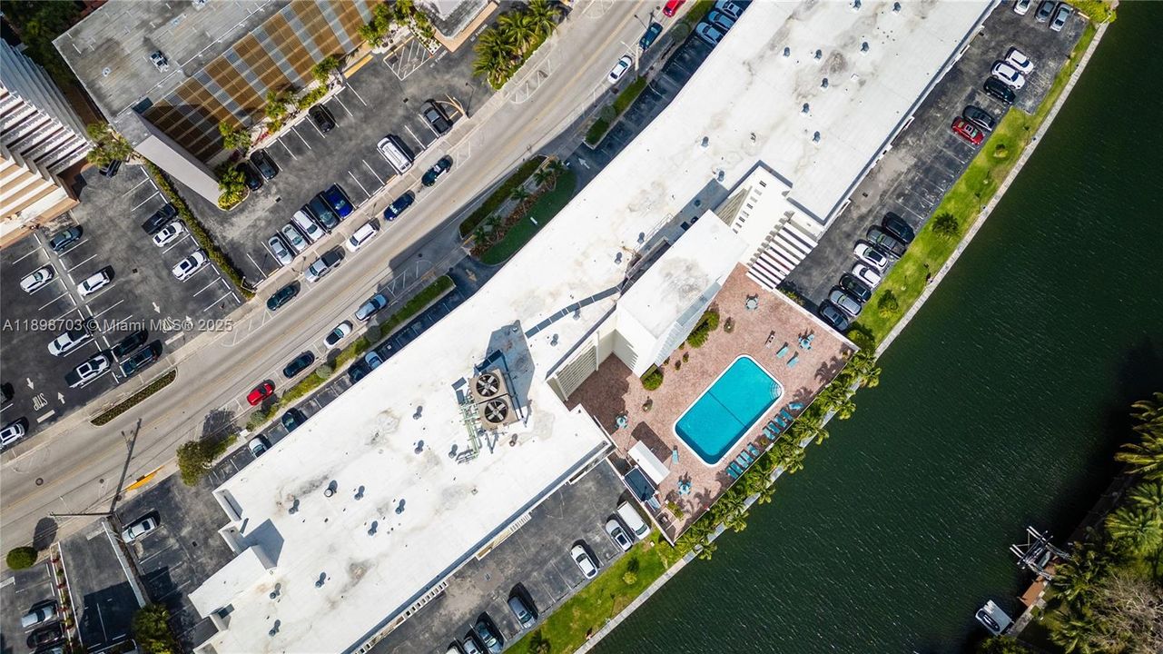 En Venta: $315,000 (2 camas, 2 baños, 1300 Pies cuadrados)