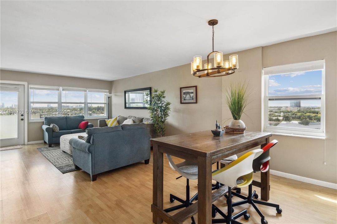 En Venta: $315,000 (2 camas, 2 baños, 1300 Pies cuadrados)