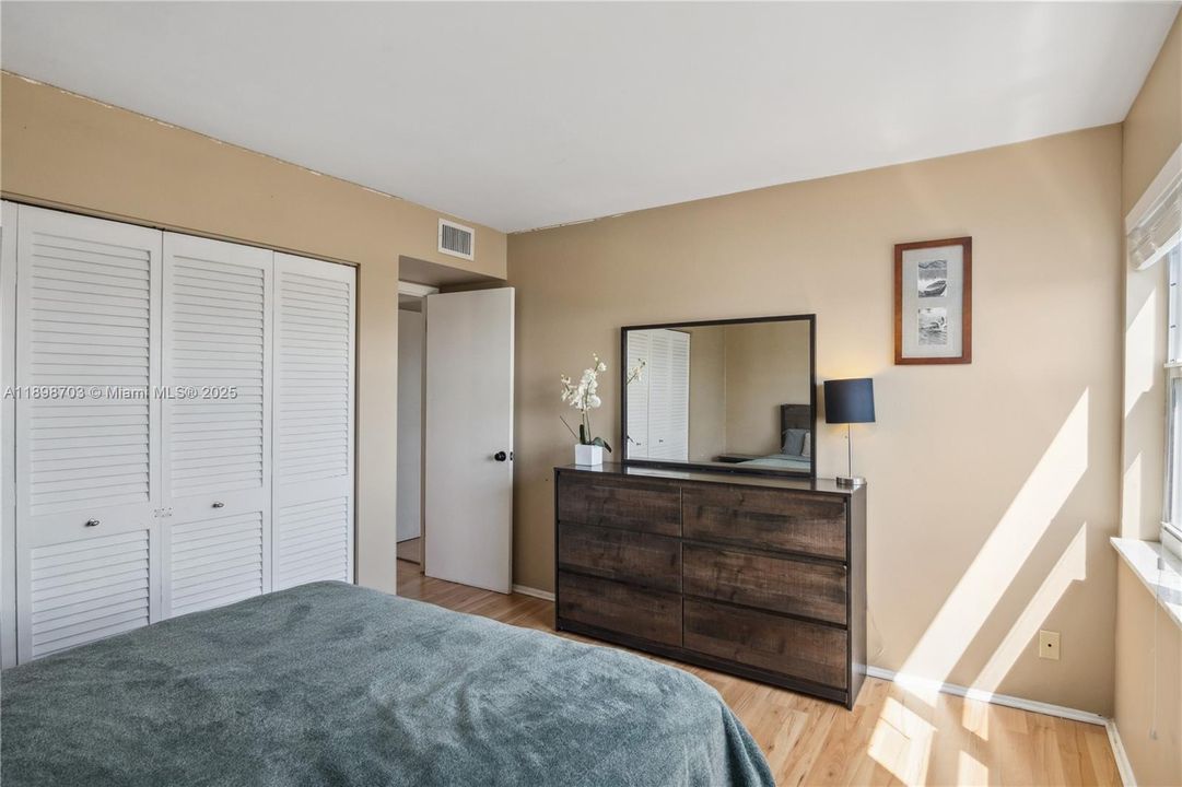 En Venta: $315,000 (2 camas, 2 baños, 1300 Pies cuadrados)