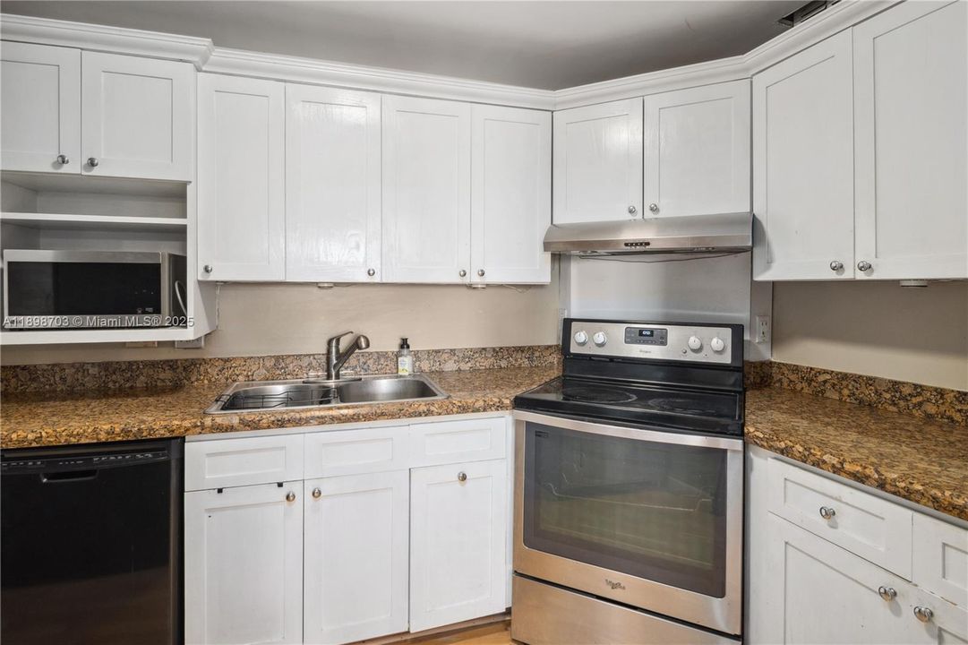 En Venta: $315,000 (2 camas, 2 baños, 1300 Pies cuadrados)