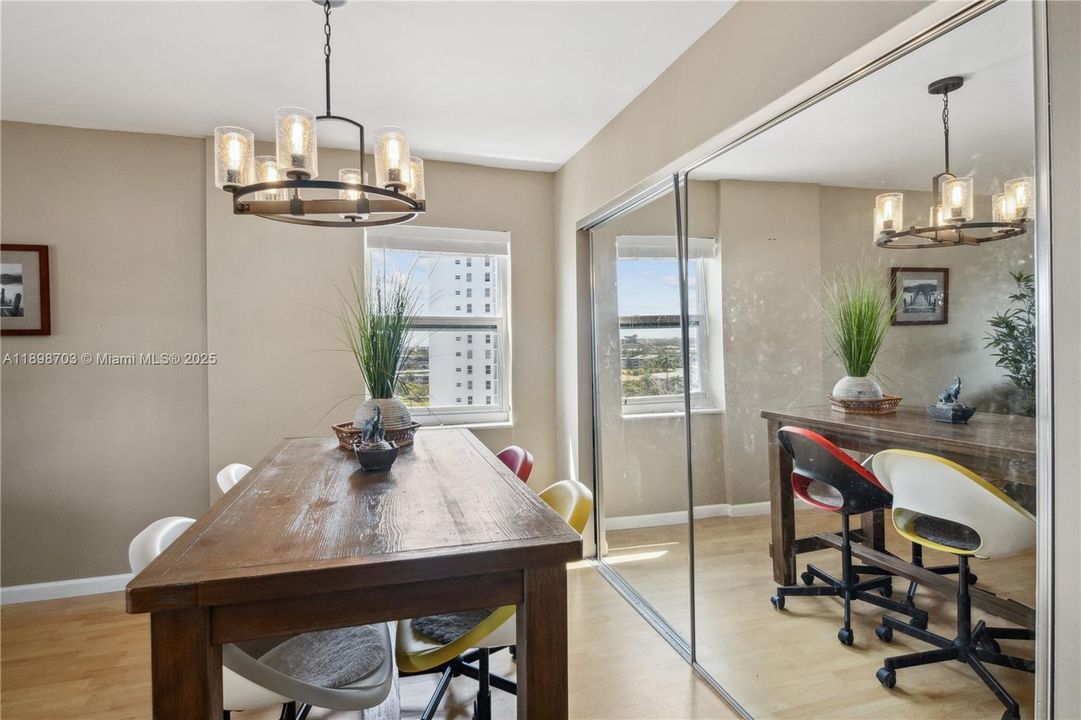 En Venta: $315,000 (2 camas, 2 baños, 1300 Pies cuadrados)