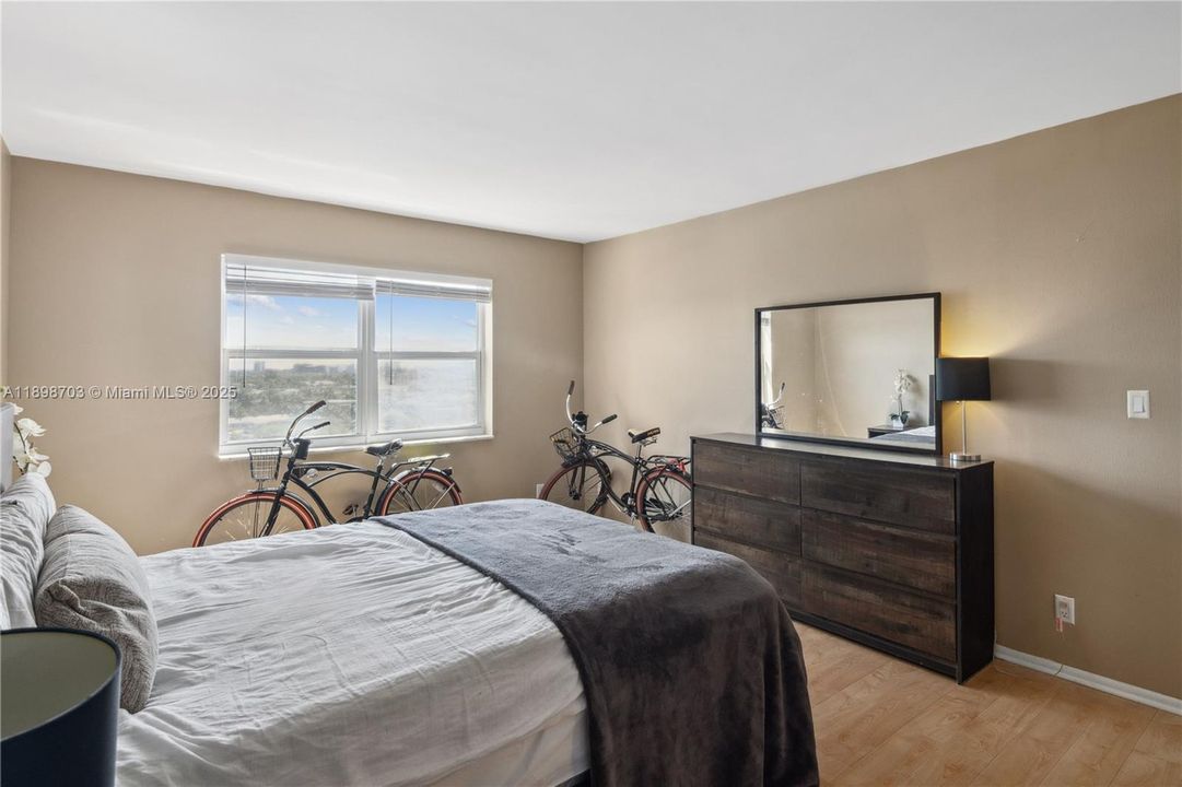 En Venta: $315,000 (2 camas, 2 baños, 1300 Pies cuadrados)