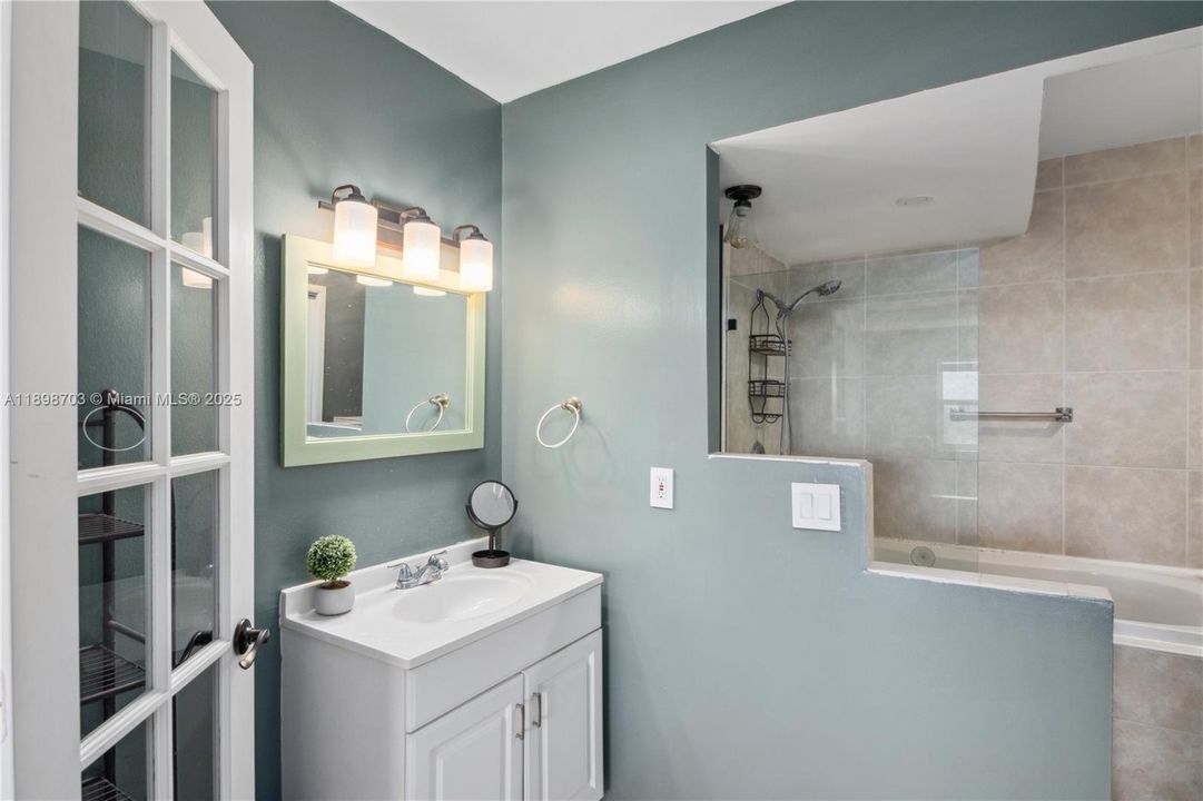 En Venta: $315,000 (2 camas, 2 baños, 1300 Pies cuadrados)