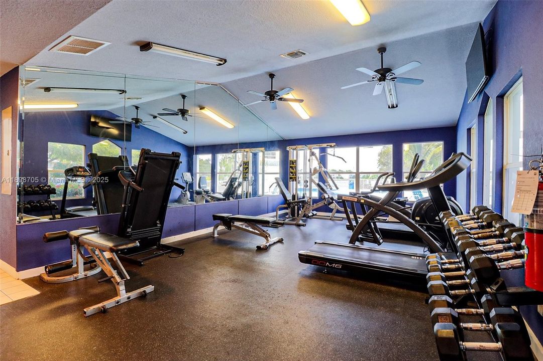 For Sale: $199,999 (2 beds, 2 baths, 1020 Square Feet)