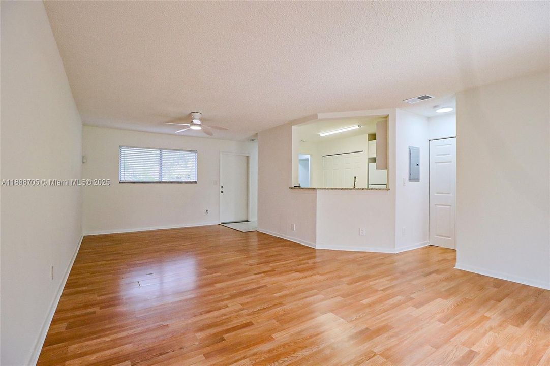 For Sale: $199,999 (2 beds, 2 baths, 1020 Square Feet)