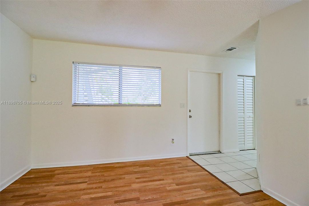 For Sale: $199,999 (2 beds, 2 baths, 1020 Square Feet)