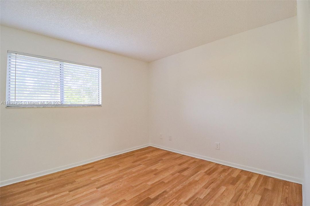 For Sale: $199,999 (2 beds, 2 baths, 1020 Square Feet)