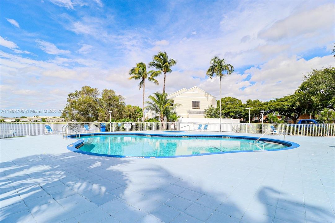 For Sale: $199,999 (2 beds, 2 baths, 1020 Square Feet)