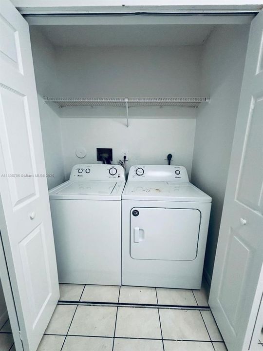 For Sale: $199,999 (2 beds, 2 baths, 1020 Square Feet)