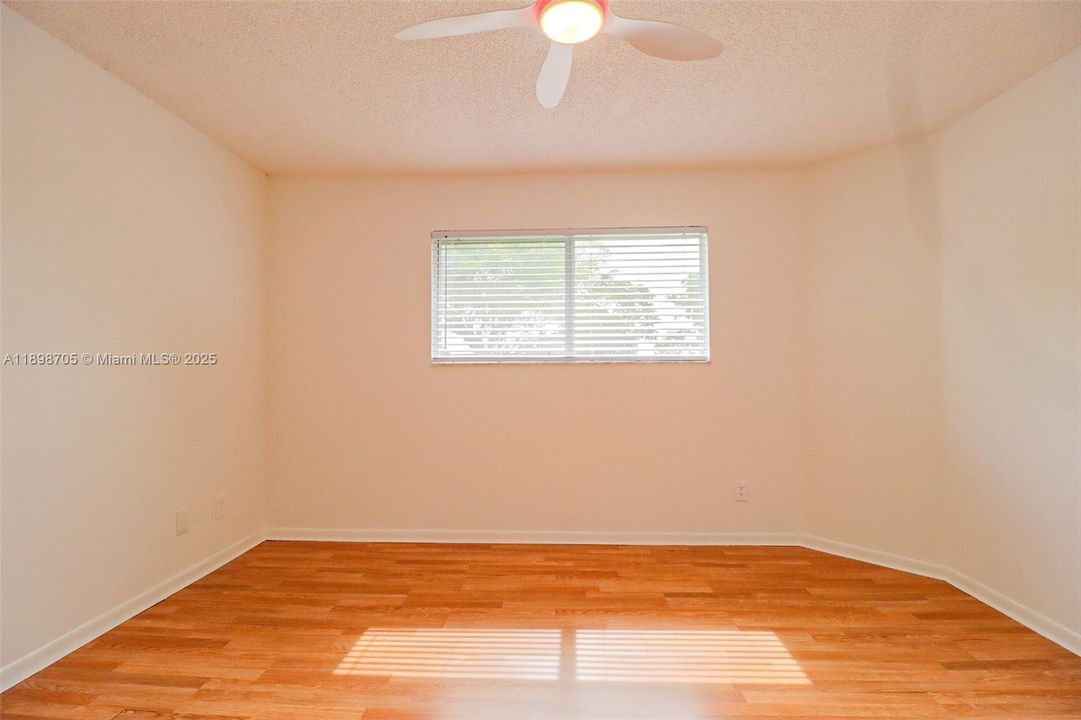 For Sale: $199,999 (2 beds, 2 baths, 1020 Square Feet)