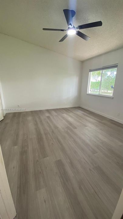 合同活跃: $2,500 (2 贝兹, 2 浴室, 1030 平方英尺)